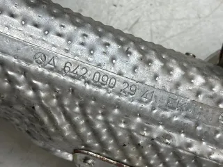 Mercedes-Benz W212 E-Klasse Abschirmblech Halter Hitzeblech A6420902941 - Bild 3