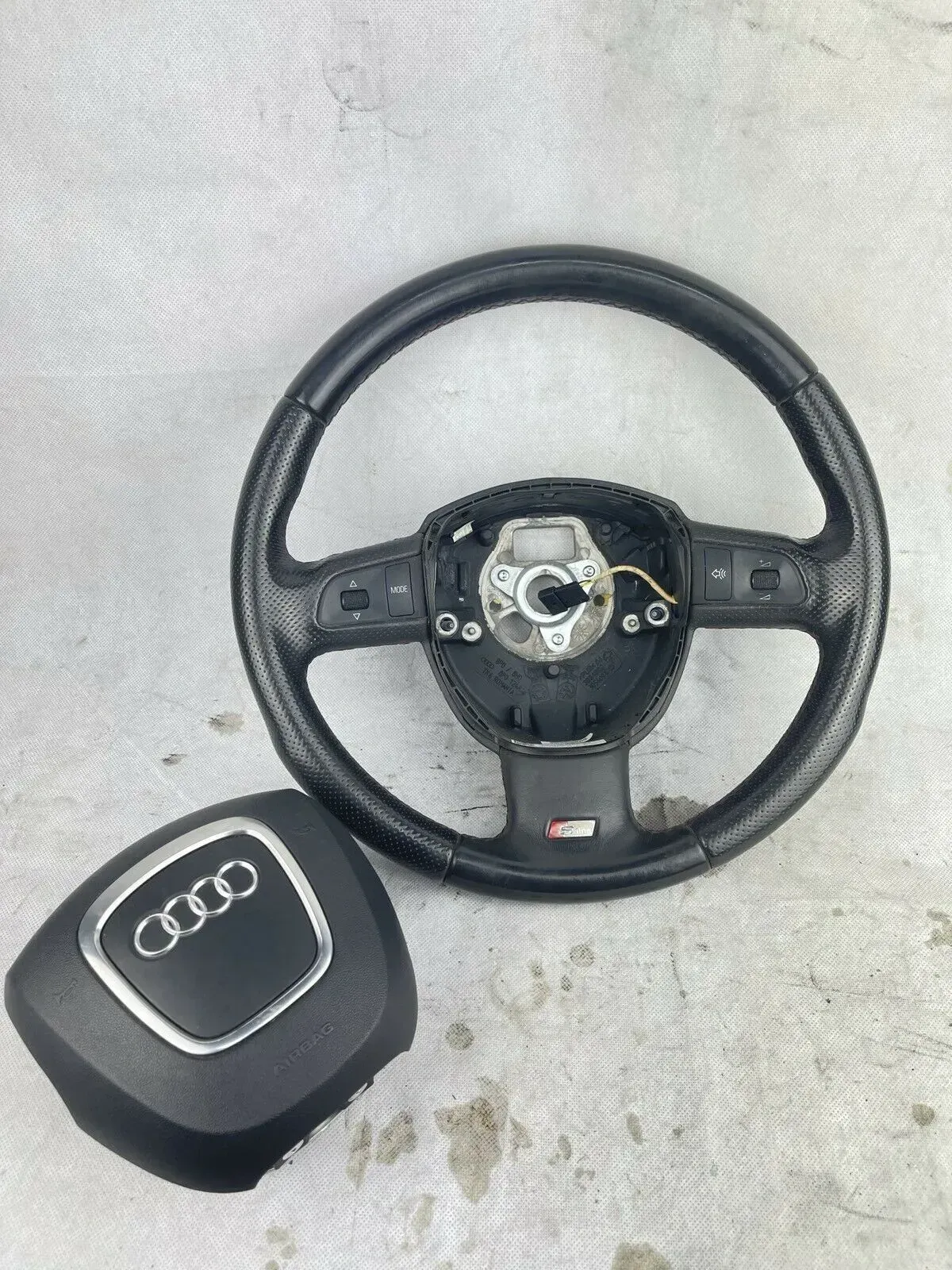 Audi A4 A6 A5 A3 Original Sportlenkrad Leder-gelocht S-Line - Bild 1