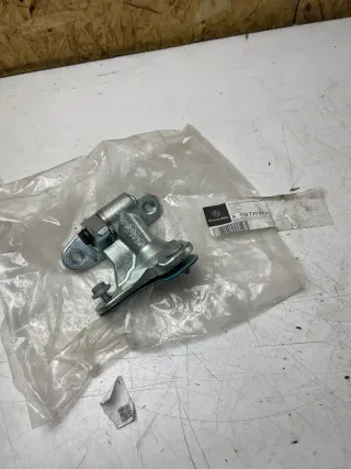 Mercedes R176 CLA Türscharnier hinten links A1767300337 Neu Original - Bild 1