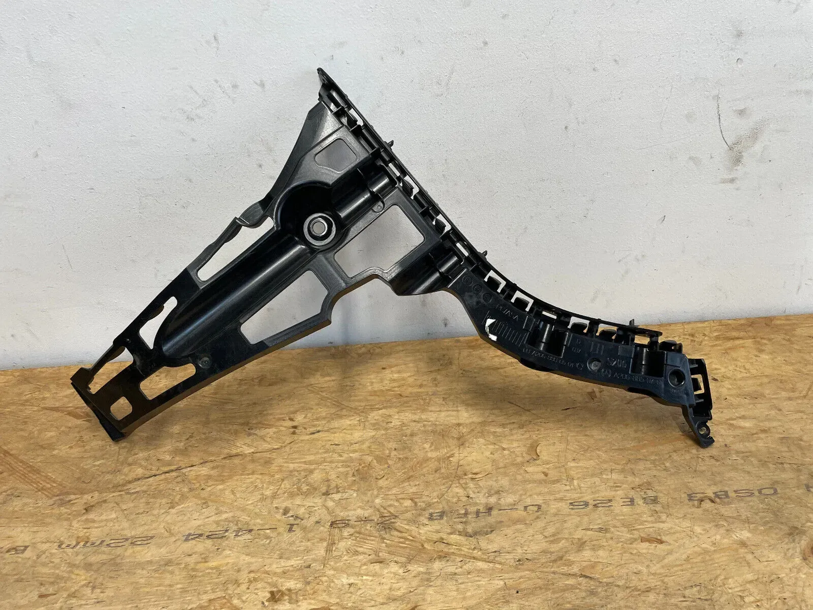 Mercedes W206 Stoßstangenhalter Halterung Träger A2068850701 - Bild 1