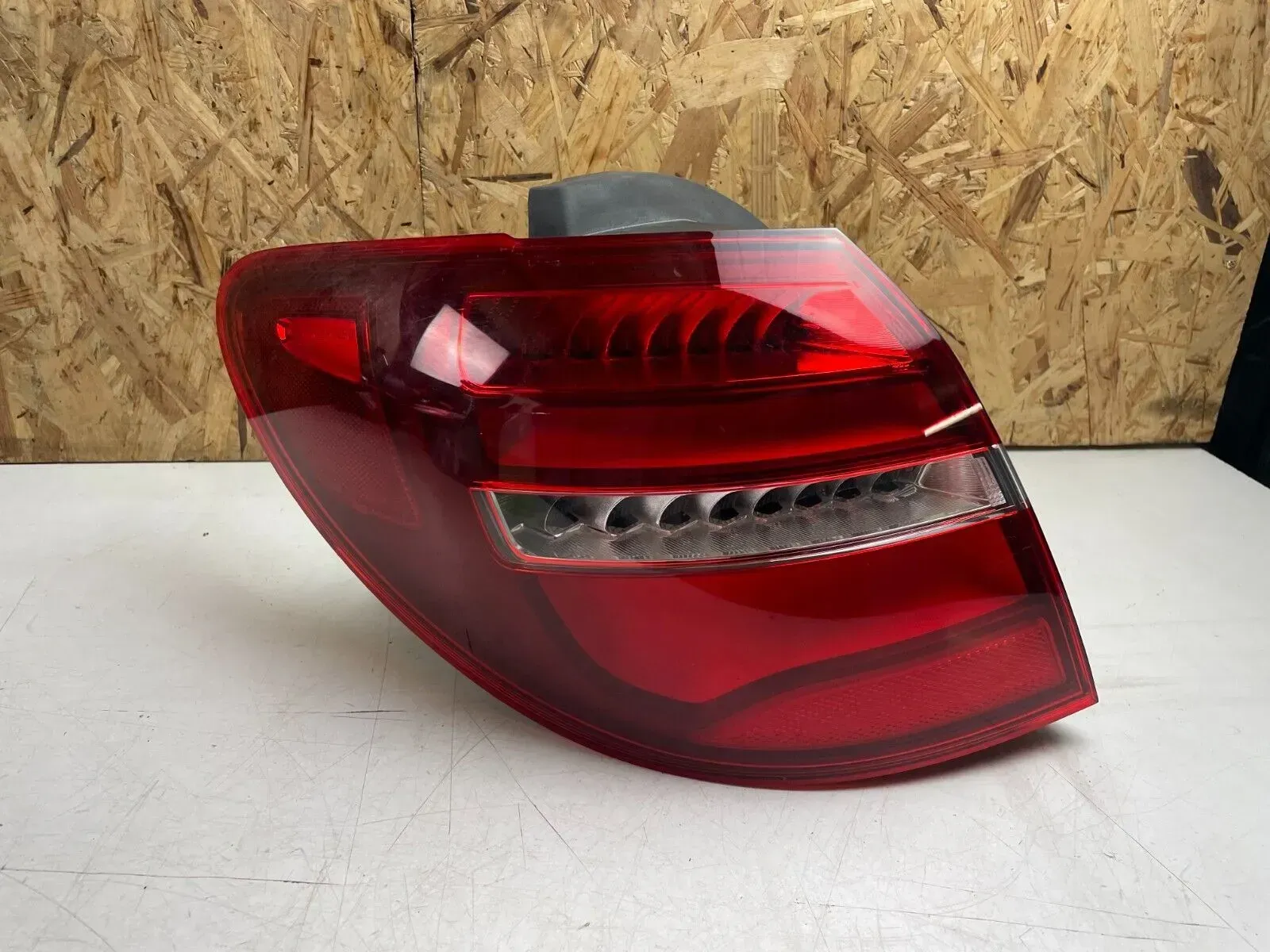 Mercedes B-Klasse W246 LED Rückleuchte A2469068700 - Bild 1