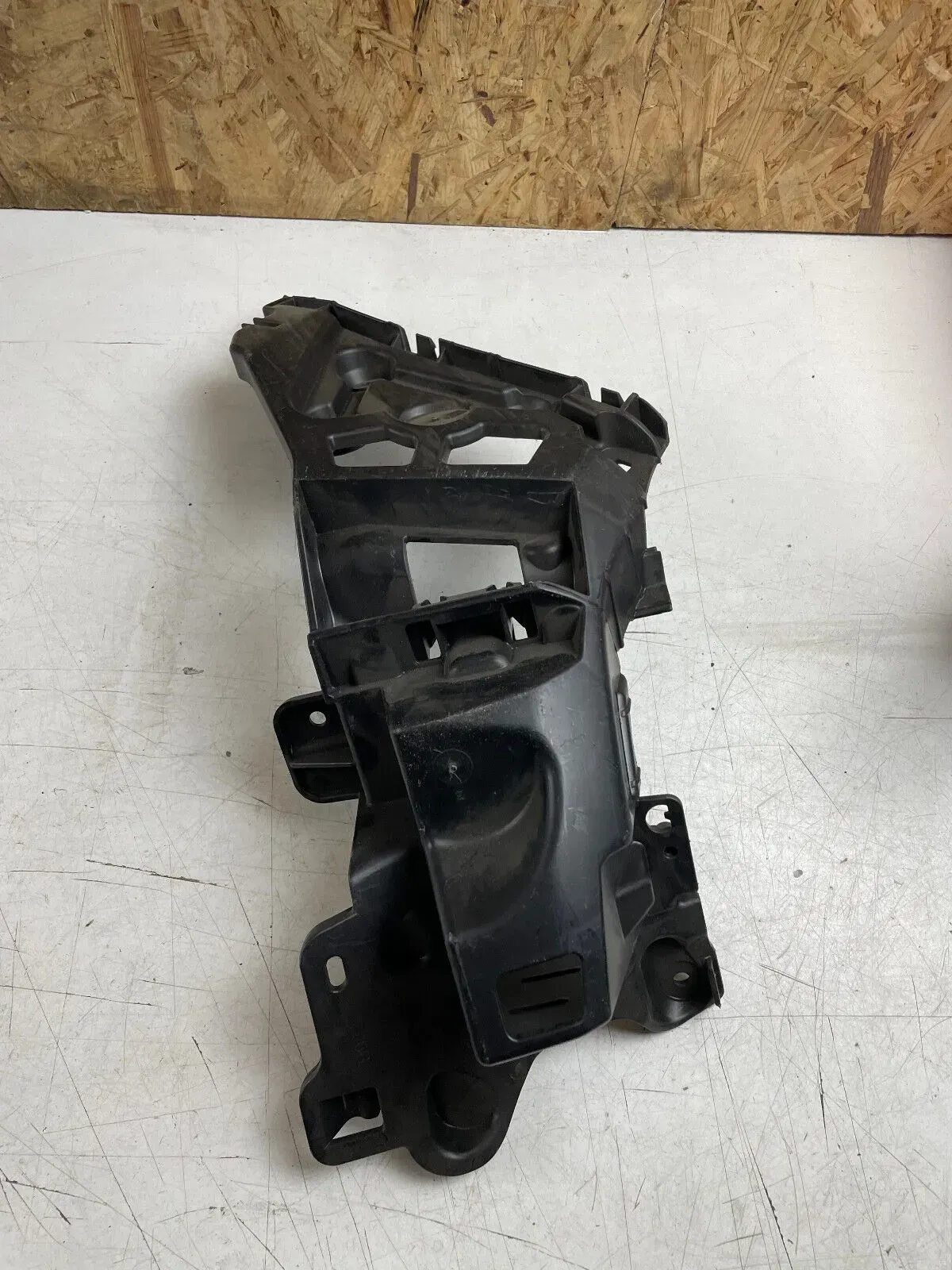 RENAULT Clio IV Stoßfänger Halter Führung  850456409R - Bild 1