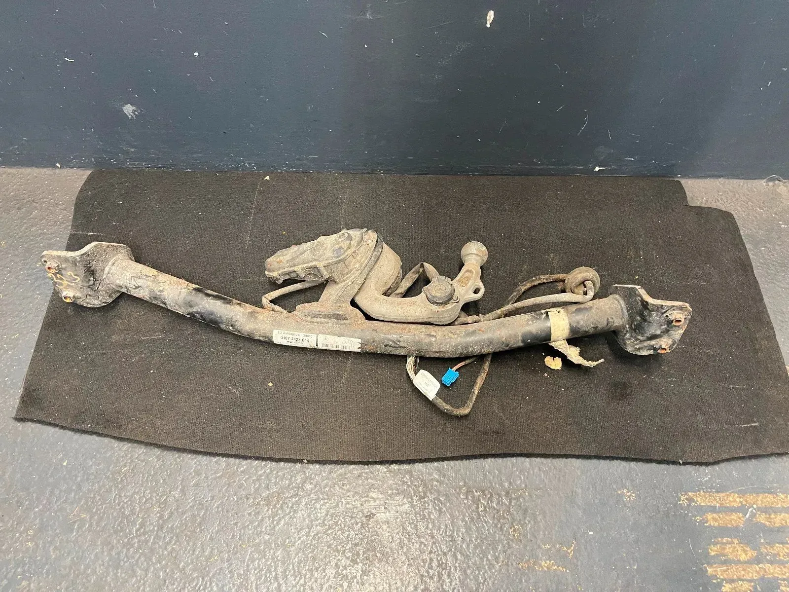 Mercedes Benz W205 C-Klasse Anhängerkupplung A2055408018 - Bild 1
