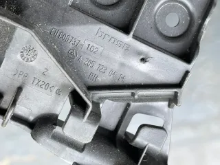 Mercedes W205 HALTER TÜRSCHLOSS Vorne RECHTS A2057230414 - Bild 3