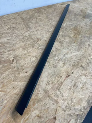 Mercedes Benz W117 CLA Leiste Türleiste Zierleiste Tür vorne links A 1177250382 - Bild 2