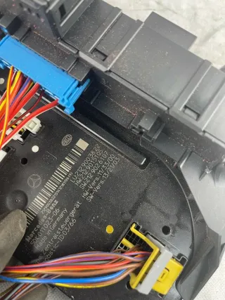 MERCEDES E Class W212 Fuse Box A2129003822 Sicherungskasten SAM - Bild 2