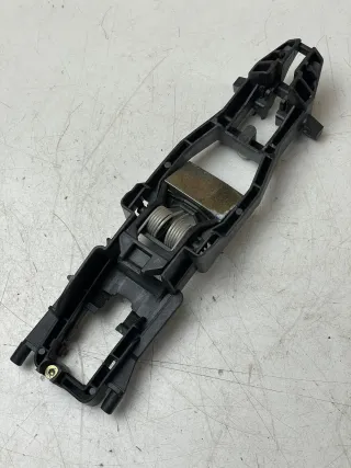 Mercedes C E-Klasse W203 W211 Lagerbügel Türgriff Außen Vorne Rechts A2037600134 - Bild 1