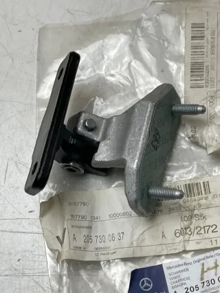 Mercedes-Benz GLC X253 Türscharnier hinten rechts oben A2057300637 NEU ORIGINAL - Bild 2