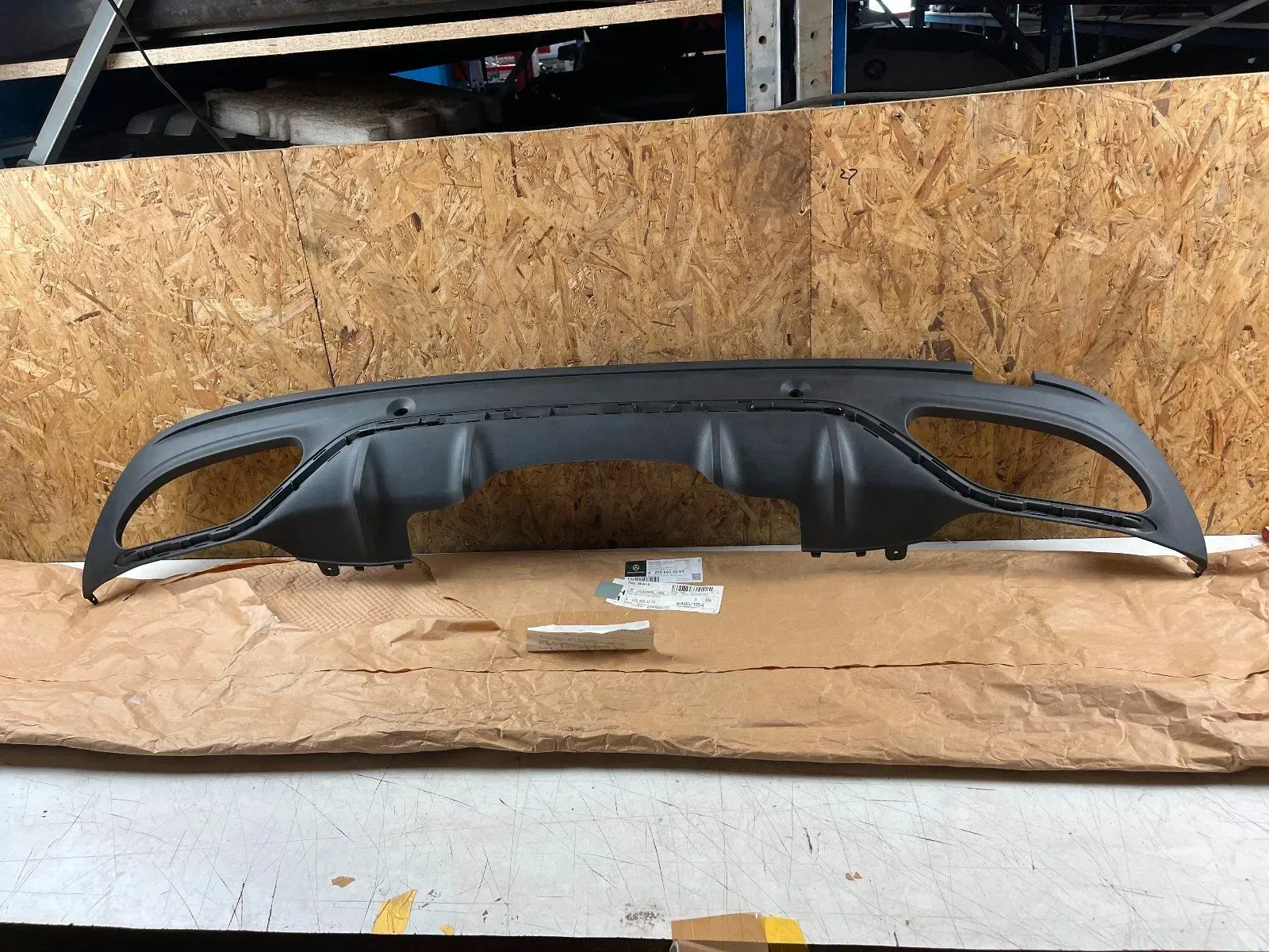 Mercedes C W205 AMG Stoßstange hinten Diffusor A2058853103 NEU - Bild 1