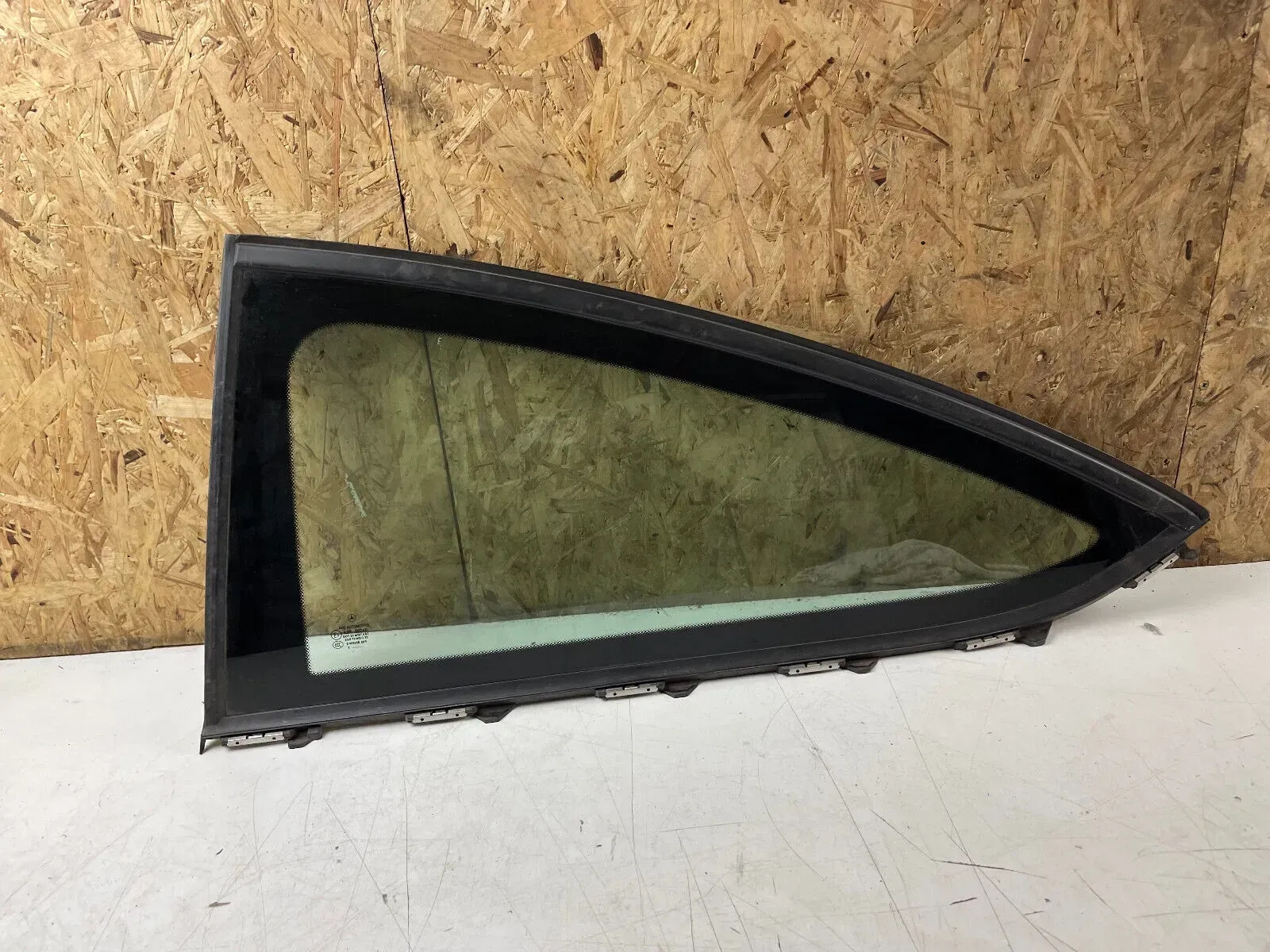 Mercedes W204 Coupe Seitenscheibe links hinten Dreieckscheibe  A2046707112 - Bild 1