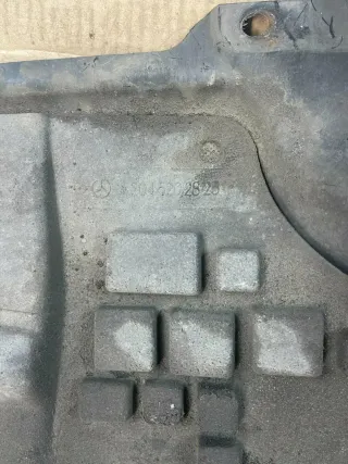 Mercedes-Benz W204 Motorschutz Abdeckung A2045202823 - Bild 2