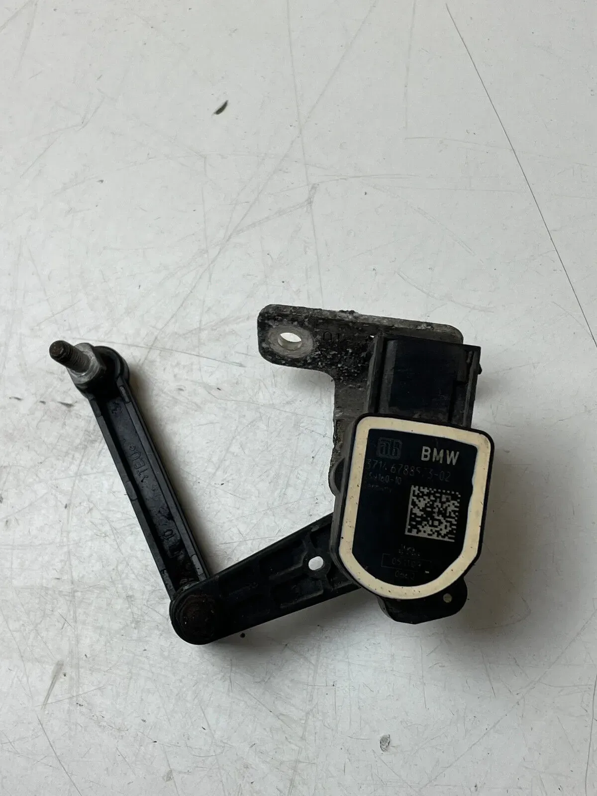 BMW 7er F01 F02 Höhenstandssensor Niveausensor 37146788573 / 6788573 - Bild 1