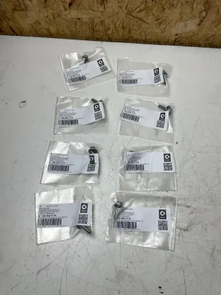 8 x Mercedes-Benz (Smart) Sechskantschrauben A4539901701 - Bild 1