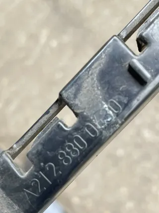 Mercedes-Benz W212 E-Klasse Seitenführung Rechts Kombi   A2128800430 - Bild 4