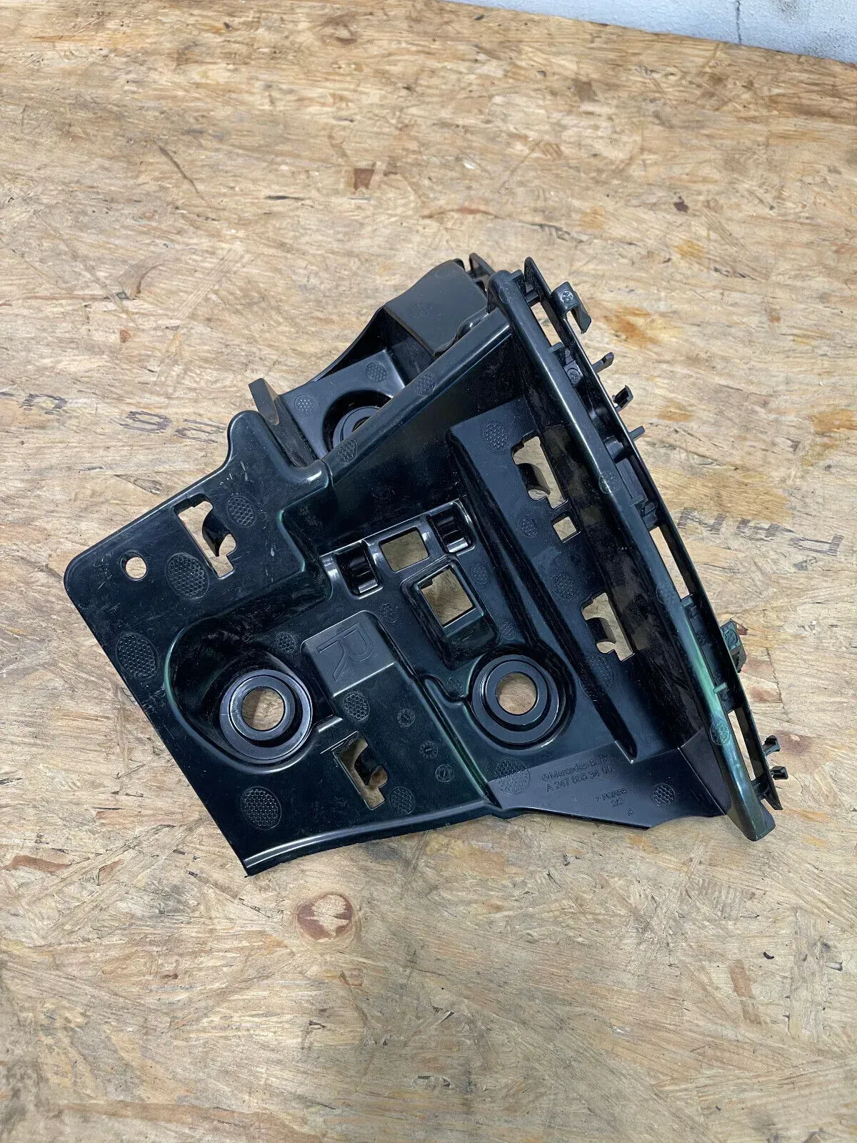 Mercedes Benz W247 Halter Stoßstange hinten rechts A2478853400 - Bild 1