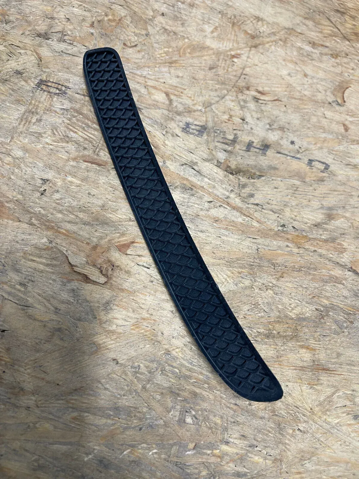 Mercedes A-Klasse W176 Stoßstange hinten rechts Gitterverkleidung A1768850153 - Bild 1