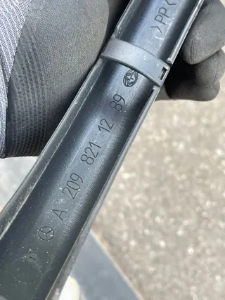 Mercedes CLK W209 Verkleidung Heckklappenscharnieren Recht A2098211289 - Bild 3