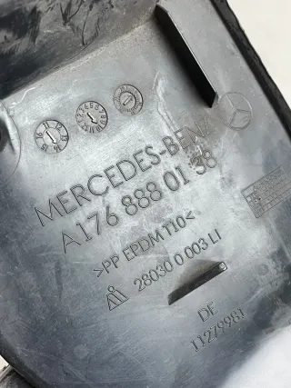 Mercedes Benz A-Klasse W176 Halterung Kühlergrill A1768880138 - Bild 3