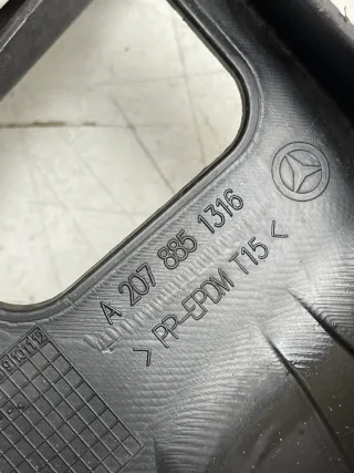 Mercedes Coupe C207 Stoßstangenabdeckung vorne L + R A2078851316 / A2078851416 - Bild 4