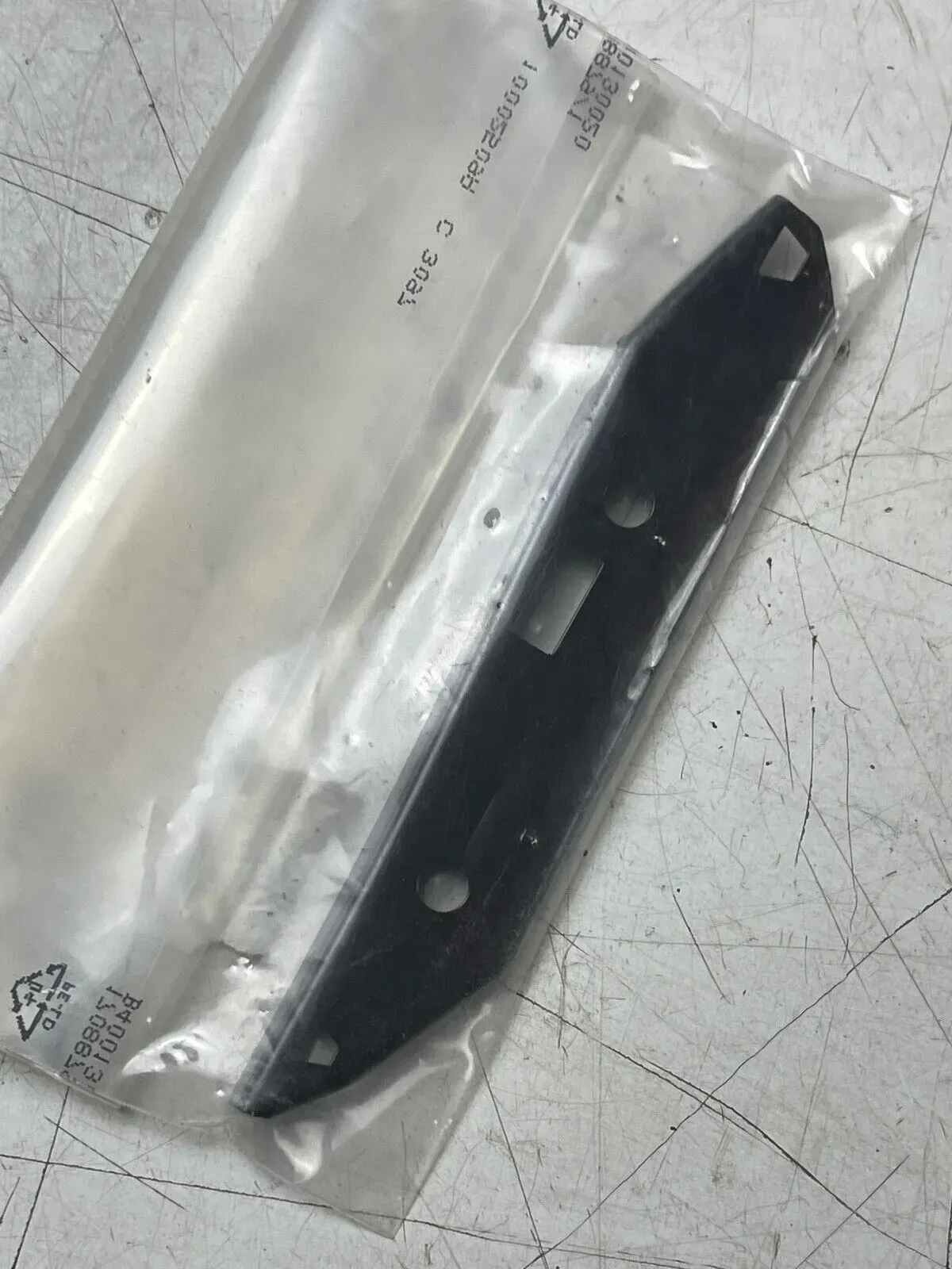 Mercedes CLA Befestigungschiene Schiene rechts A1178850600 Neu Original - Bild 1