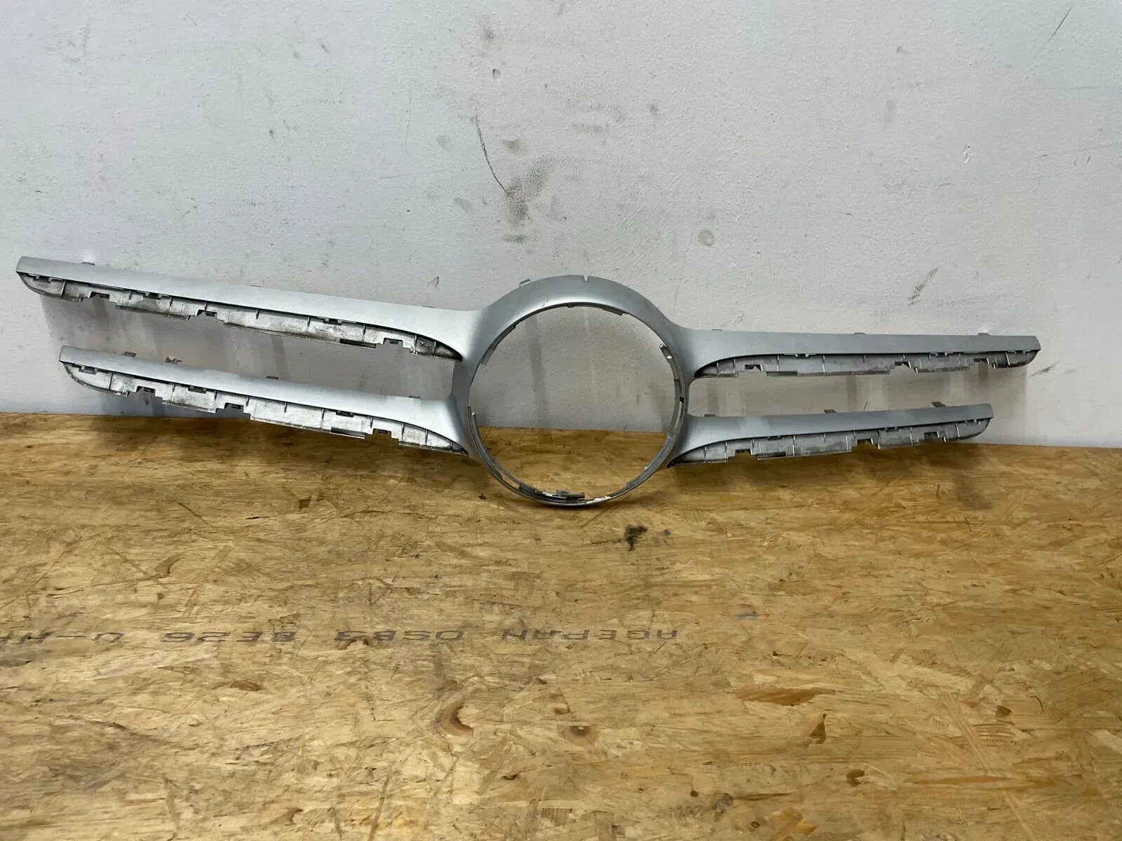 MERCEDES C-KLASSE W205 Kühlergrill Abdeckung Blende Frontgrill A2058880160 - Bild 1