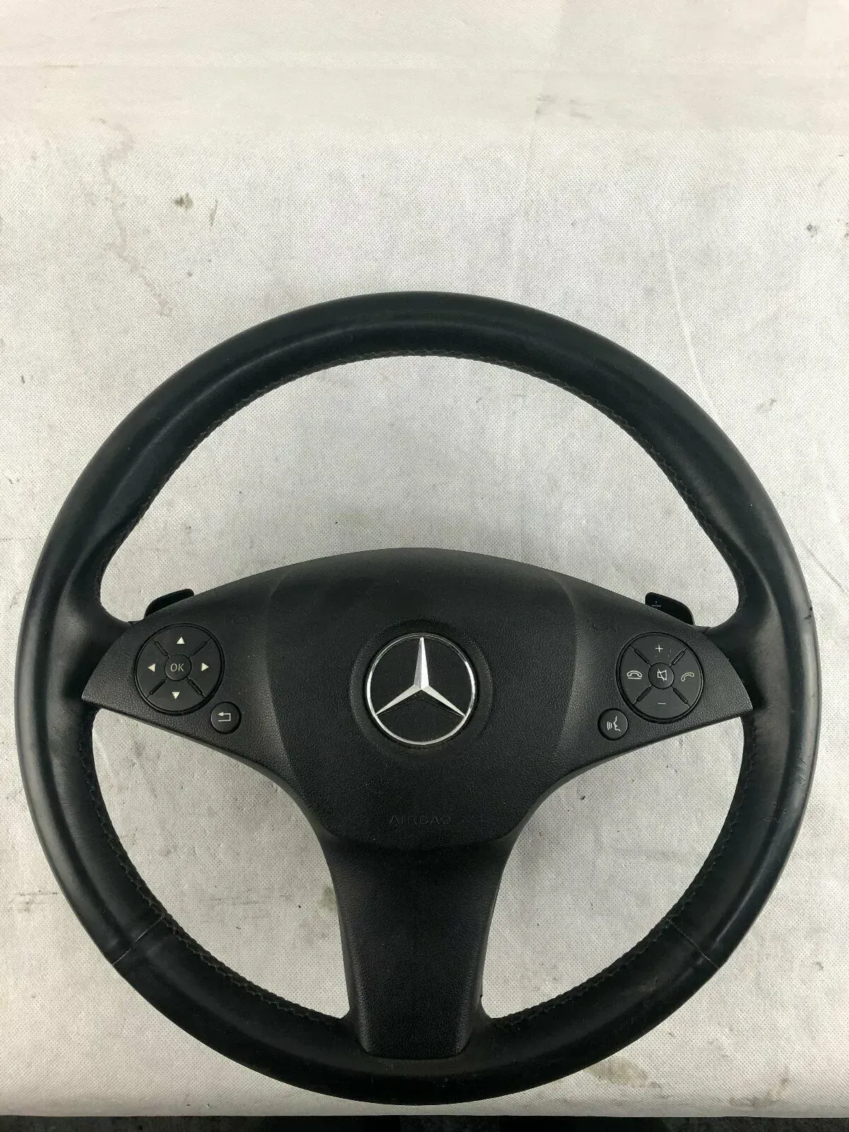 Mercedes Benz W204 Lenkrad mit Schaltwippen - Bild 1