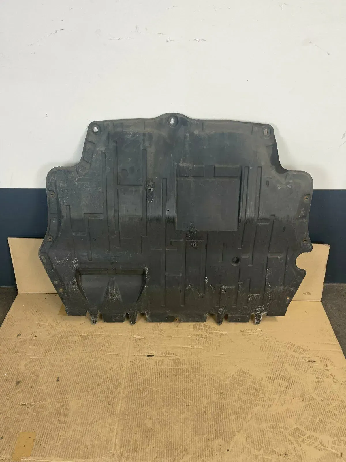 Volkswagen PASSAT B6 Motor Spritzschutz Abdeckung 3C0825237H - Bild 1