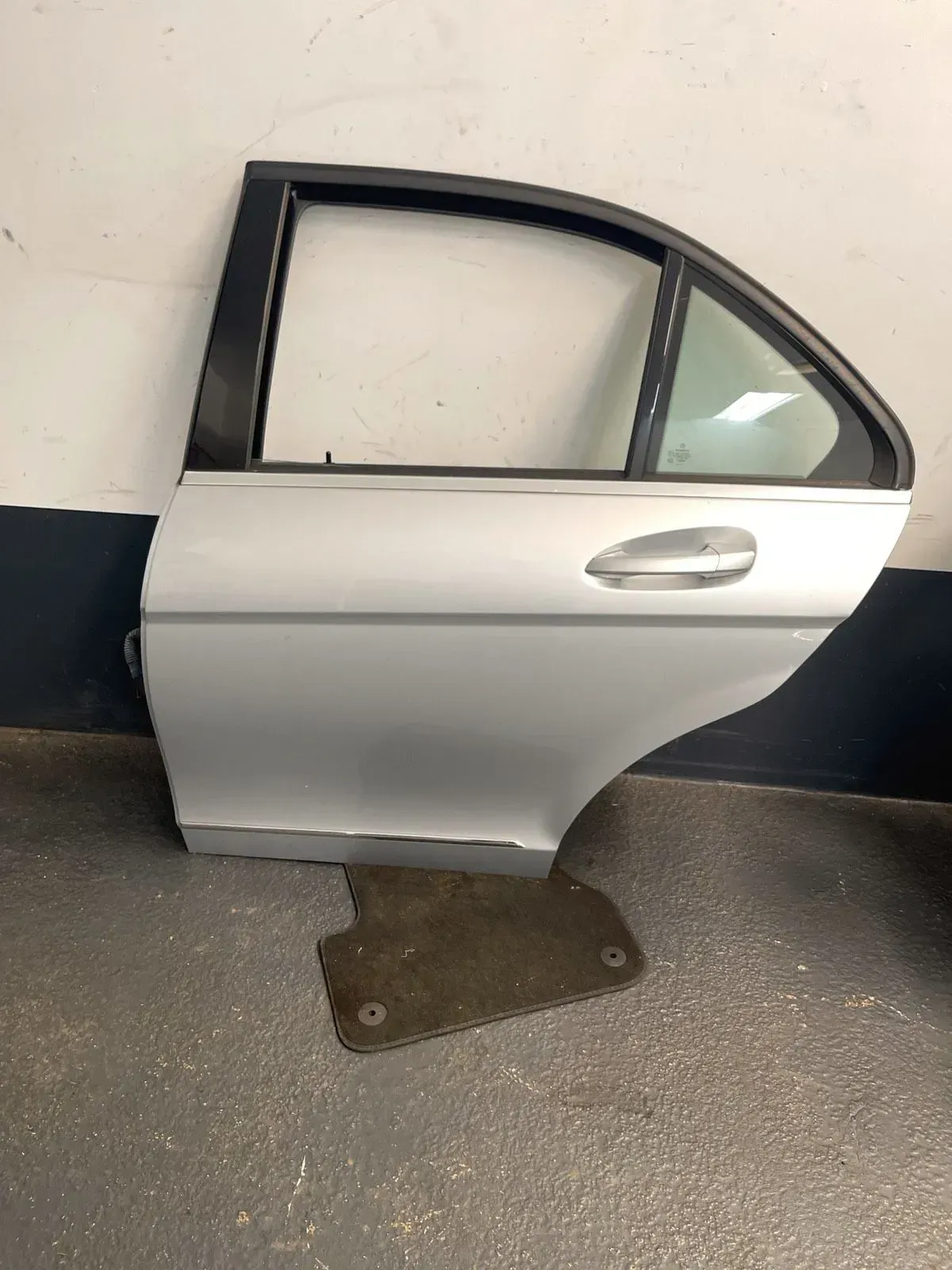 Mercedes Benz W204 C-Klasse Türe hinten Links Fc 775 - Bild 1