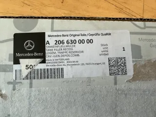 Neu MERCEDES-BENZ C W206 Tankeinfüllmulde rechts A2066300000 Original - Bild 3
