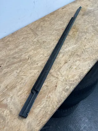 Mercedes-Benz E W213 Vordere Linke Türfensterversiegelungsschiene A2137209504 - Bild 6