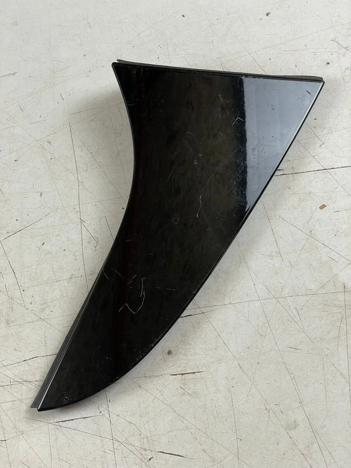 Mercedes-Benz A W176 Heckspoiler Rechts Halterung A1767900288 - Bild 1